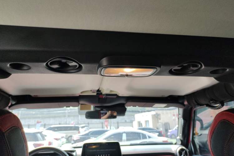 Used BAIC Off-Road BJ40 2021 2.0D Automatic Four-Wheel Drive Blade Hero Edition Adventurer Type Headliner