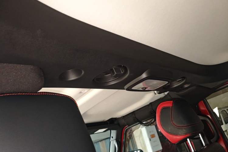 Used BAIC Off-Road BJ40 2021 2.0D Automatic Four-Wheel Drive Blade Hero Edition Adventurer Type Headliner