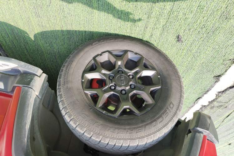 Used BAIC Off-Road BJ40 2021 2.0D Automatic Four-Wheel Drive Blade Hero Edition Adventurer Type Left Front Wheel Hub