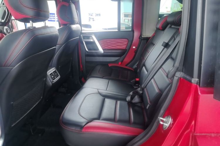 Used BAIC Off-Road BJ40 2021 2.0D Automatic Four-Wheel Drive Blade Hero Edition Adventurer Type Left Rear Seat