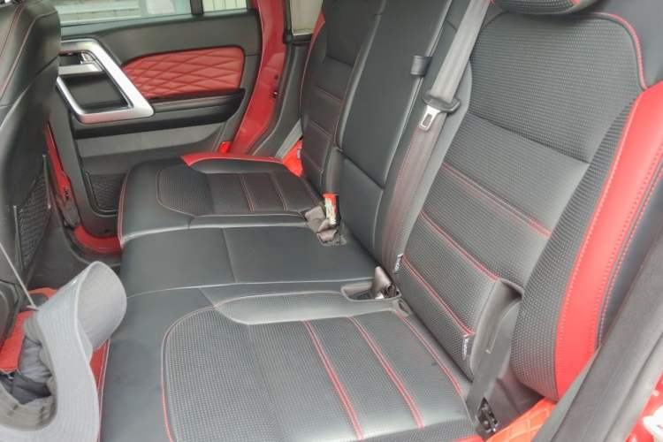 Used BAIC Off-Road BJ40 2021 2.0T Automatic Four-Wheel Drive Ring the Tower Champion Edition Left Rear Seat