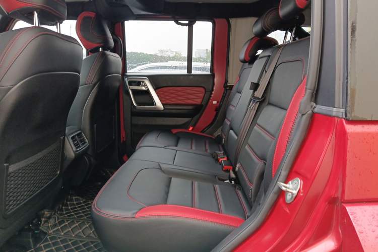 Used BAIC Off-Road BJ40 2021 2.0D Automatic Four-Wheel Drive Blade Hero Edition Adventurer Type Left Rear Seat