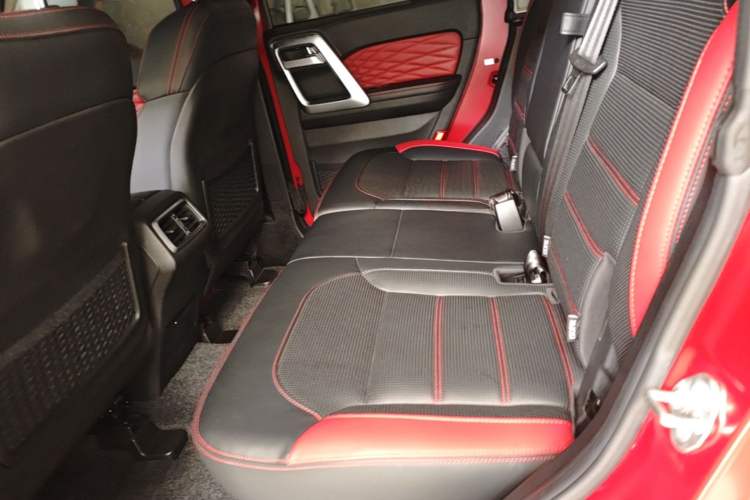 Used BAIC Off-Road BJ40 2021 2.0D Automatic Four-Wheel Drive Blade Hero Edition Adventurer Type Left Rear Seat