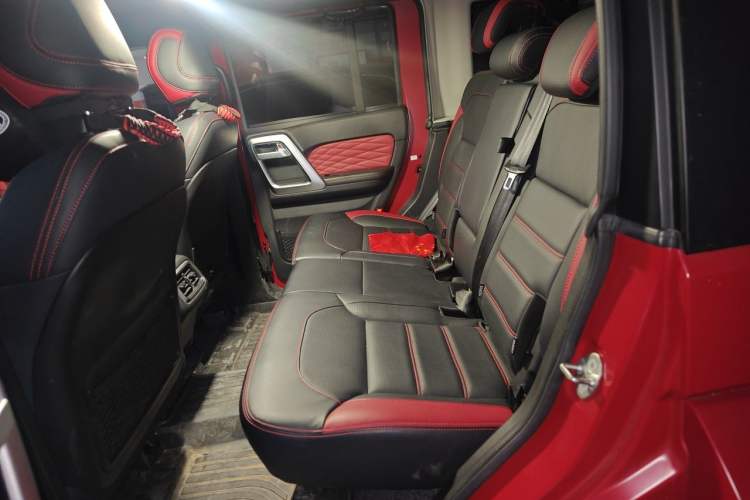 Used BAIC Off-Road BJ40 2021 2.0D Automatic Four-Wheel Drive Blade Hero Edition Adventurer Type Left Rear Seat