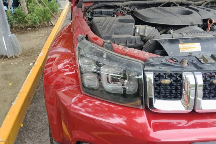 Used BAIC Off-Road BJ40 2021 2.0T Automatic Four-Wheel Drive Ring the Tower Champion Edition Right Front Headlight