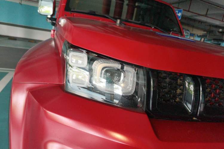 Used BAIC Off-Road BJ40 2021 2.3T Automatic Four-Wheel Drive Blade Hero Edition Supreme Version Right Front Headlight