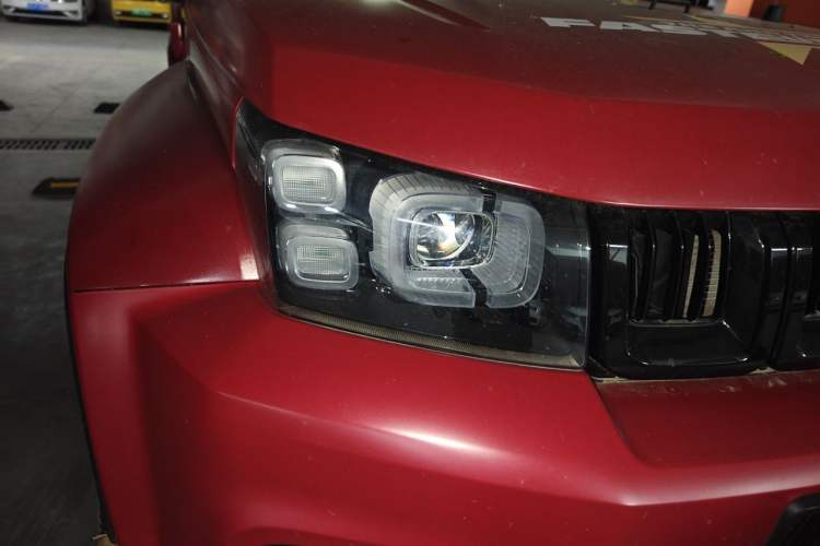 Used BAIC Off-Road BJ40 2021 2.0D Automatic Four-Wheel Drive Blade Hero Edition Adventurer Type Right Front Headlight