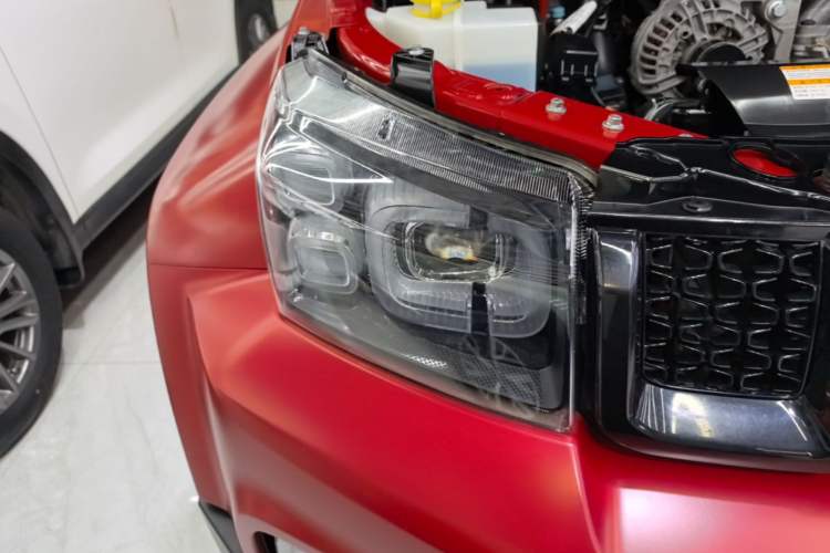 Used BAIC Off-Road BJ40 2021 2.3T Automatic Four-Wheel Drive Blade Hero Edition Supreme Version Right Front Headlight