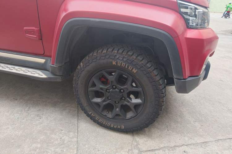 Used BAIC Off-Road BJ40 2021 2.0D Automatic Four-Wheel Drive Blade Hero Edition Adventurer Type Right Front Wheel Hub