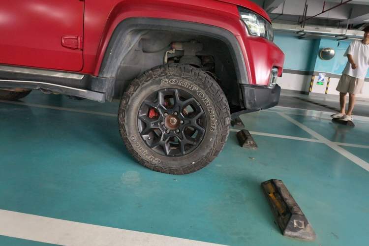 Used BAIC Off-Road BJ40 2021 2.3T Automatic Four-Wheel Drive Blade Hero Edition Supreme Version Right Front Wheel Hub