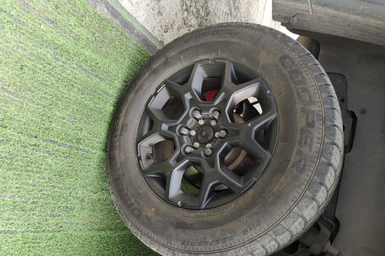 Used BAIC Off-Road BJ40 2021 2.0D Automatic Four-Wheel Drive Blade Hero Edition Adventurer Type Right Rear Wheel Hub