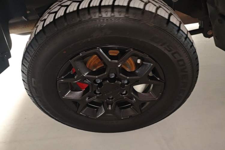 Used BAIC Off-Road BJ40 2021 2.0D Automatic Four-Wheel Drive Blade Hero Edition Adventurer Type Right Rear Wheel Hub