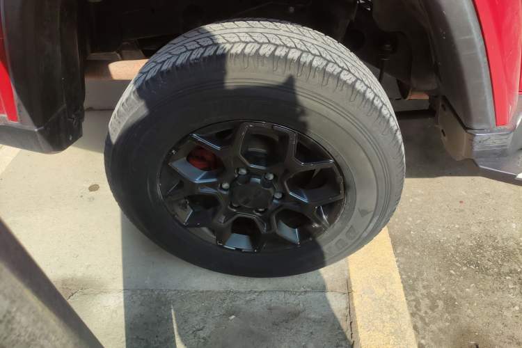 Used BAIC Off-Road BJ40 2021 2.3T Automatic Four-Wheel Drive Blade Hero Edition Supreme Version Right Rear Wheel Hub