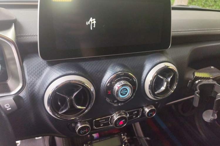 Used BAIC Off-Road BJ40 2021 2.0T Automatic Four-Wheel Drive Ring the Tower Champion Edition Audio And AC Panel