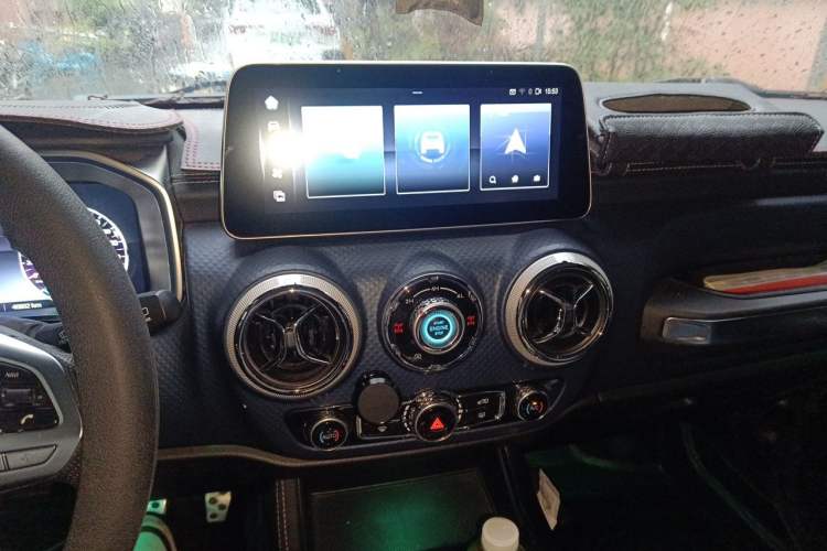 Used BAIC Off-Road BJ40 2021 2.0T Automatic Four-Wheel Drive Ring the Tower Champion Edition Audio And AC Panel