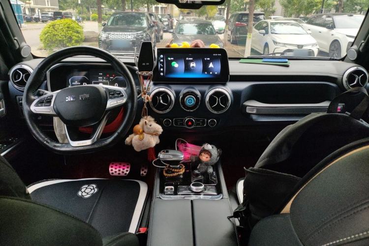 Used BAIC Off-Road BJ40 2021 2.0T Automatic Four-Wheel Drive Ring the Tower Champion Edition Center Console