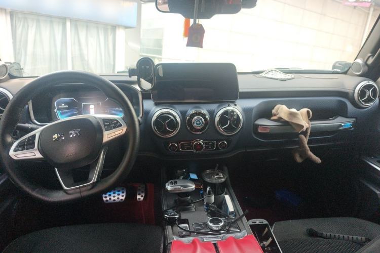 Used BAIC Off-Road BJ40 2021 2.0T Automatic Four-Wheel Drive Ring the Tower Champion Edition Center Console