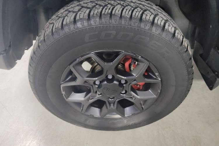 Used BAIC Off-Road BJ40 2021 2.0T Automatic Four-Wheel Drive Ring the Tower Champion Edition Left Front Wheel Hub