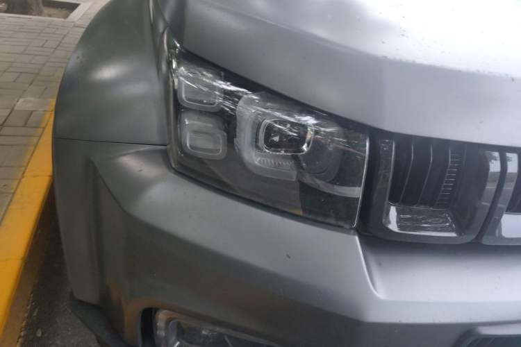 Used BAIC Off-Road BJ40 2021 2.0T Automatic Four-Wheel Drive Ring the Tower Champion Edition Right Front Headlight