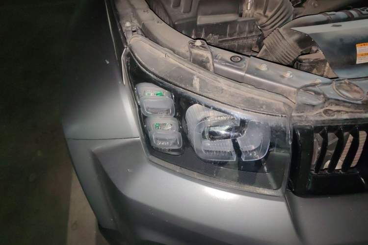 Used BAIC Off-Road BJ40 2021 2.0T Automatic Four-Wheel Drive Ring the Tower Champion Edition Right Front Headlight
