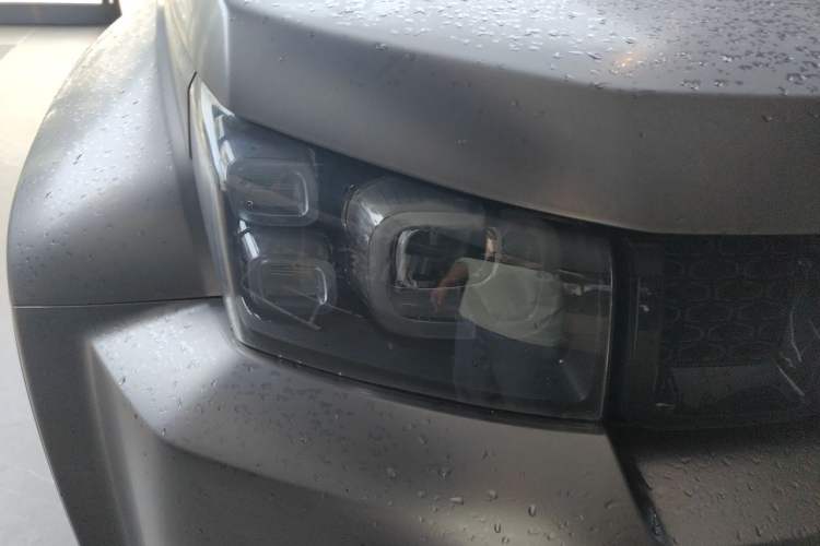 Used BAIC Off-Road BJ40 2021 2.3T Automatic Four-Wheel Drive Blade Hero Edition Supreme Version Right Front Headlight