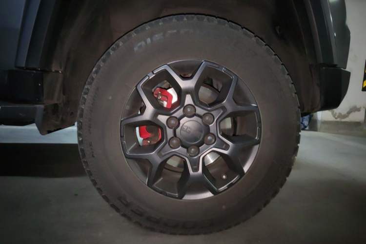 Used BAIC Off-Road BJ40 2021 2.0T Automatic Four-Wheel Drive Ring the Tower Champion Edition Right Front Wheel Hub