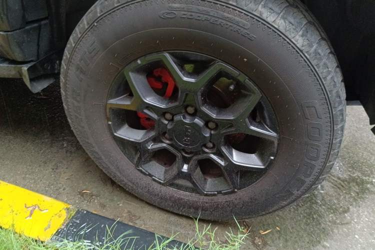 Used BAIC Off-Road BJ40 2021 2.0T Automatic Four-Wheel Drive Ring the Tower Champion Edition Right Front Wheel Hub