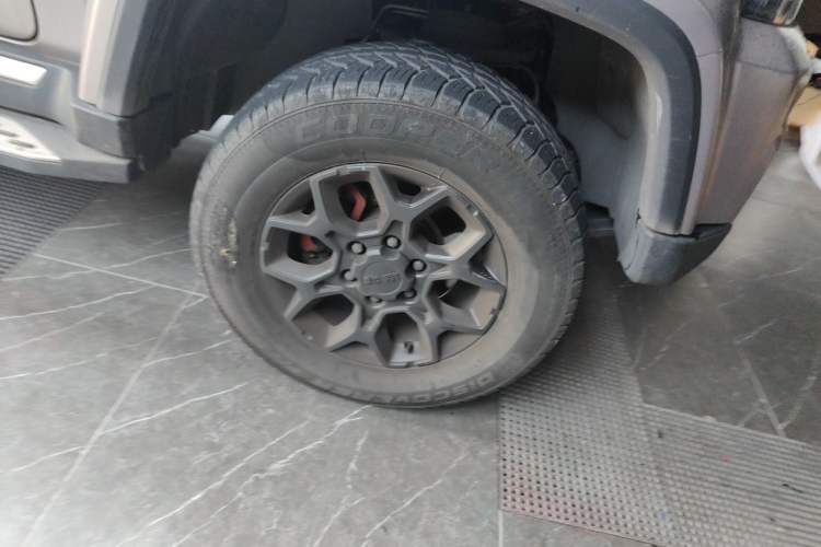 Used BAIC Off-Road BJ40 2021 2.3T Automatic Four-Wheel Drive Blade Hero Edition Supreme Version Right Front Wheel Hub