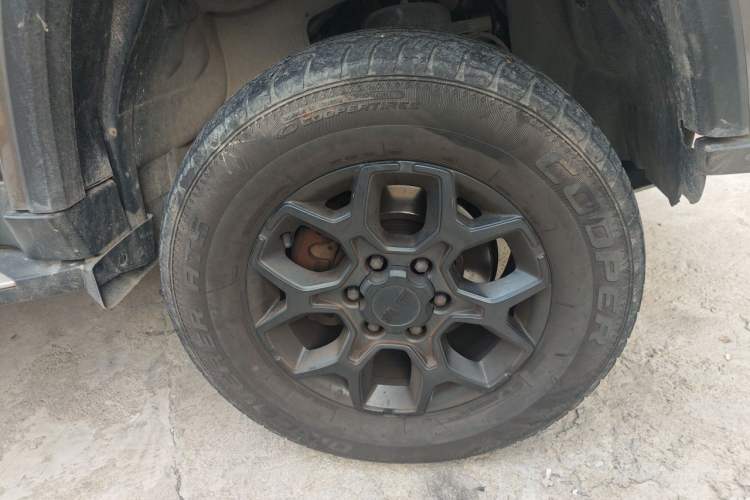 Used BAIC Off-Road BJ40 2021 2.0T Automatic Four-Wheel Drive Ring the Tower Champion Edition Right Front Wheel Hub