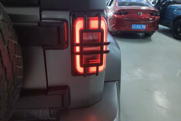 Used BAIC Off-Road BJ40 2021 2.0T Automatic Four-Wheel Drive Ring the Tower Champion Edition Right Rear Taillight