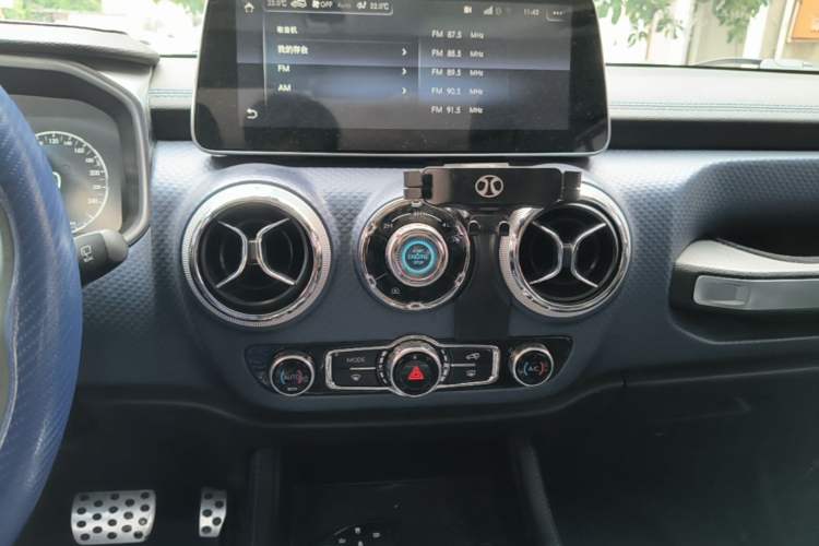 Used BAIC Off-Road BJ40 2021 2.0D Automatic Four-Wheel Drive Blade Hero Edition Adventurer Type Audio And AC Panel