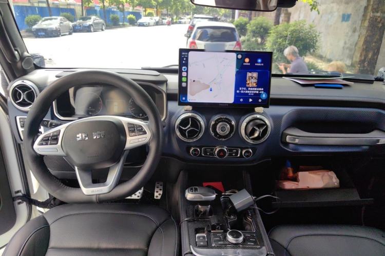 Used BAIC Off-Road BJ40 2021 2.0D Automatic Four-Wheel Drive Blade Hero Edition Pioneer Model Center Console