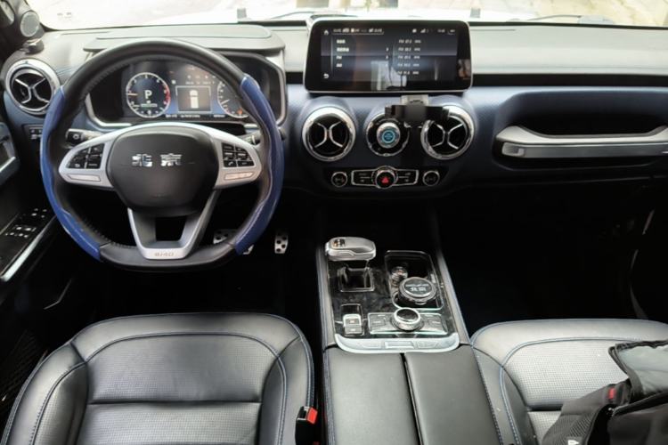 Used BAIC Off-Road BJ40 2021 2.0D Automatic Four-Wheel Drive Blade Hero Edition Adventurer Type Center Console