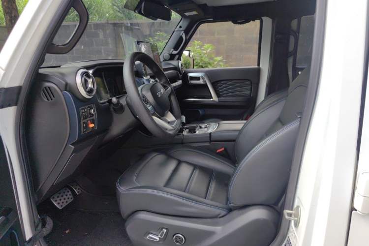 Used BAIC Off-Road BJ40 2021 2.0D Automatic Four-Wheel Drive Blade Hero Edition Pioneer Model Driver Seat