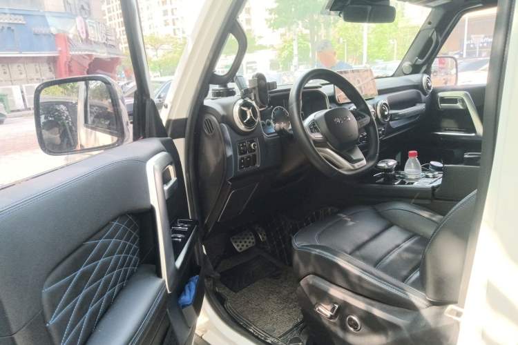 Used BAIC Off-Road BJ40 2021 2.0D Automatic Four-Wheel Drive Blade Hero Edition Adventurer Model (with Front and Rear Electronic Locks) Driver Seat