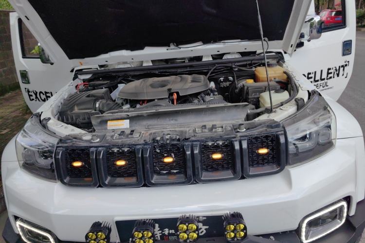 Used BAIC Off-Road BJ40 2021 2.0D Automatic Four-Wheel Drive Blade Hero Edition Pioneer Model Engine Bay