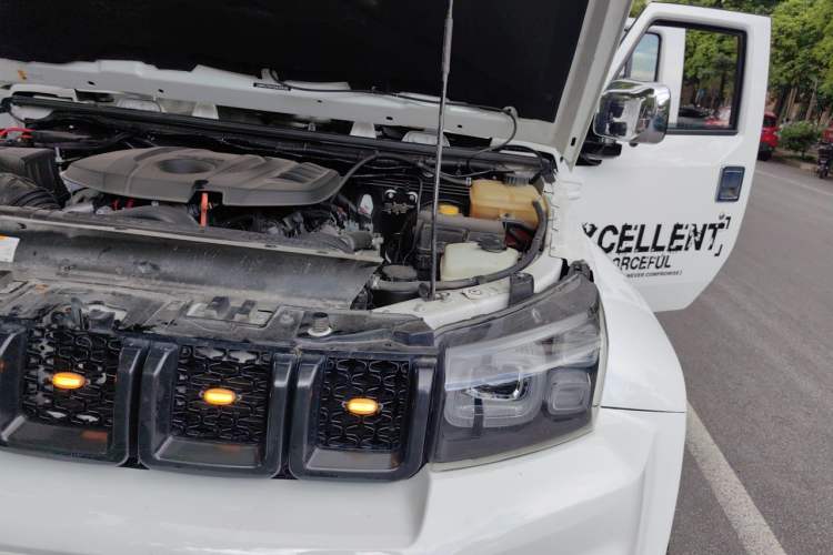 Used BAIC Off-Road BJ40 2021 2.0D Automatic Four-Wheel Drive Blade Hero Edition Pioneer Model Engine Bay Left