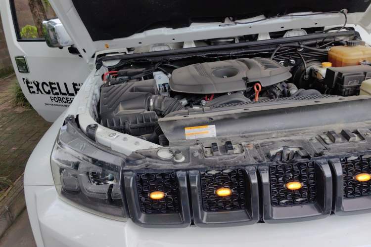 Used BAIC Off-Road BJ40 2021 2.0D Automatic Four-Wheel Drive Blade Hero Edition Pioneer Model Engine Bay Right