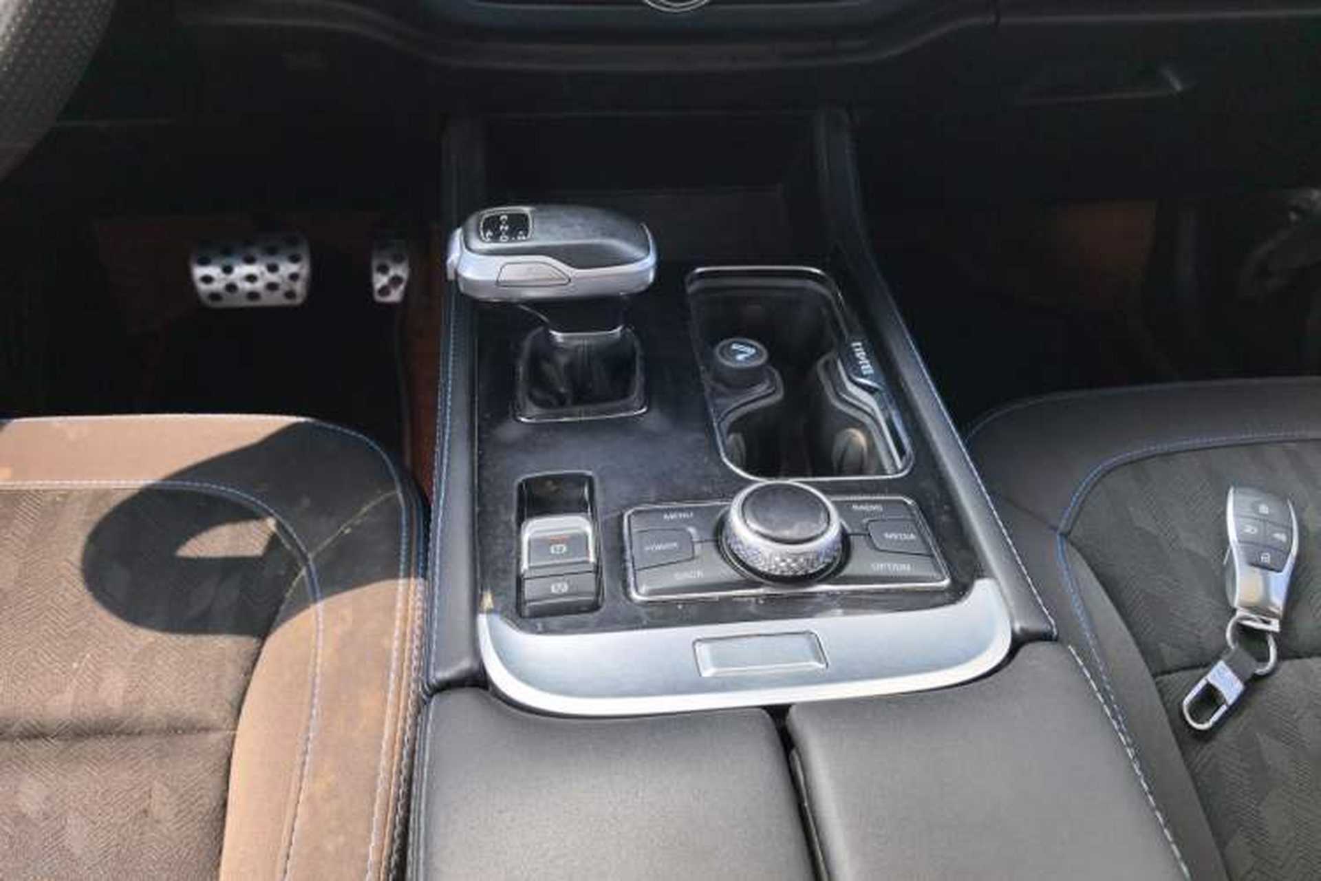 Used BAIC Off-Road BJ40 2021 2.0D Automatic Four-Wheel Drive Blade Hero Edition Pioneer Model Gear Lever