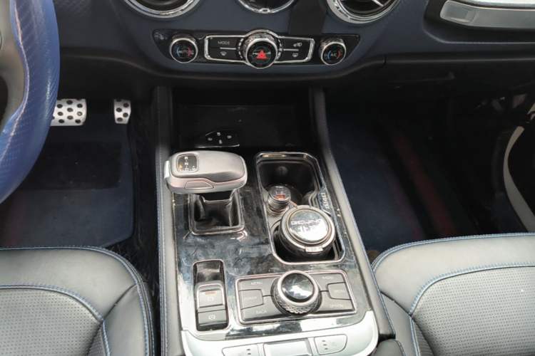 Used BAIC Off-Road BJ40 2021 2.0D Automatic Four-Wheel Drive Blade Hero Edition Adventurer Type Gear Lever