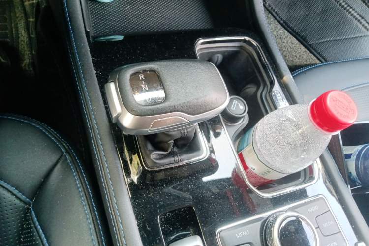 Used BAIC Off-Road BJ40 2021 2.0D Automatic Four-Wheel Drive Blade Hero Edition Adventurer Model (with Front and Rear Electronic Locks) Gear Lever