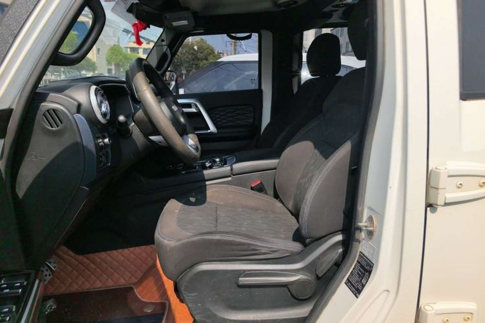Used BAIC Off-Road BJ40 2021 2.0D Automatic Four-Wheel Drive Blade Hero Edition Pioneer Model Left Front Seat