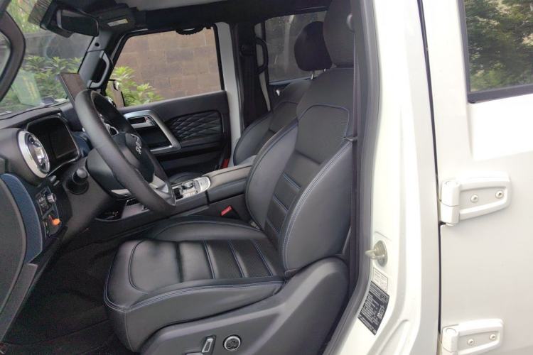 Used BAIC Off-Road BJ40 2021 2.0D Automatic Four-Wheel Drive Blade Hero Edition Pioneer Model Left Front Seat