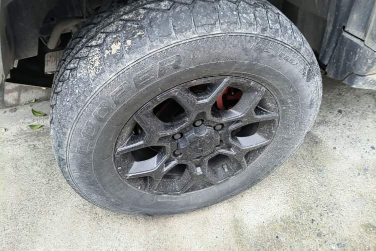 Used BAIC Off-Road BJ40 2021 2.0D Automatic Four-Wheel Drive Blade Hero Edition Adventurer Type Left Front Wheel Hub