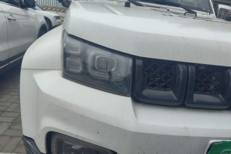 Used BAIC Off-Road BJ40 2021 2.3T Automatic Four-Wheel Drive Blade Hero Edition Supreme Version Right Front Headlight