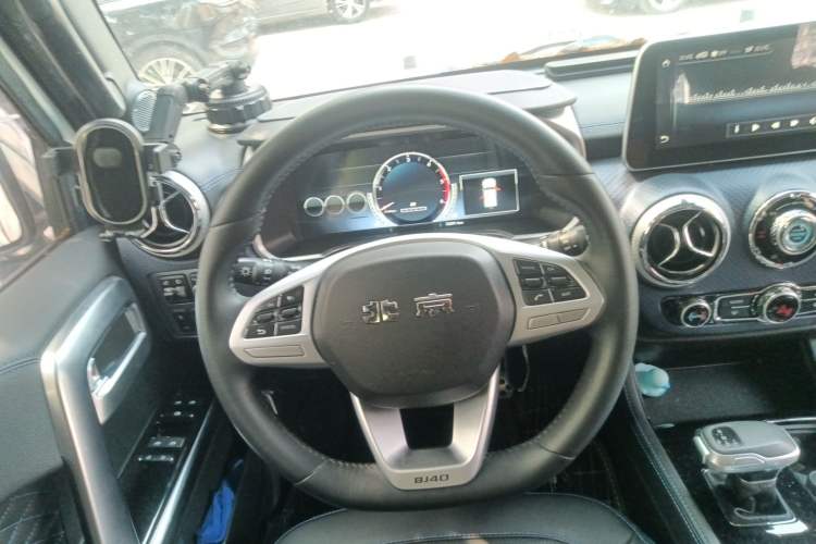 Used BAIC Off-Road BJ40 2021 2.0D Automatic Four-Wheel Drive Blade Hero Edition Adventurer Model (with Front and Rear Electronic Locks) Steering Wheel