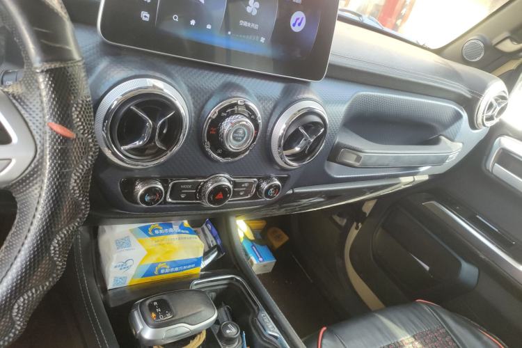 Used BAIC Off-Road BJ40 2021 2.0T Automatic Four-Wheel Drive Ring the Tower Champion Edition Audio And AC Panel
