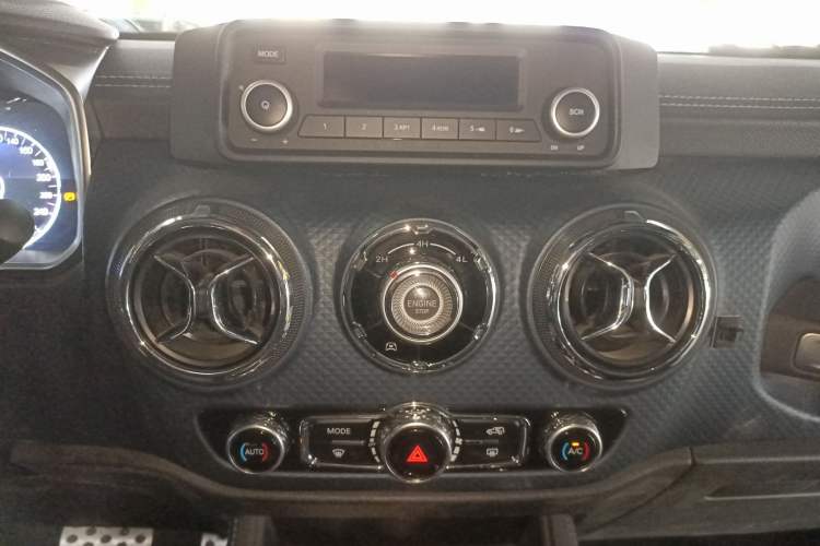 Used BAIC Off-Road BJ40 2022 2.0T Automatic Four-Wheel Drive Business Edition Audio And AC Panel