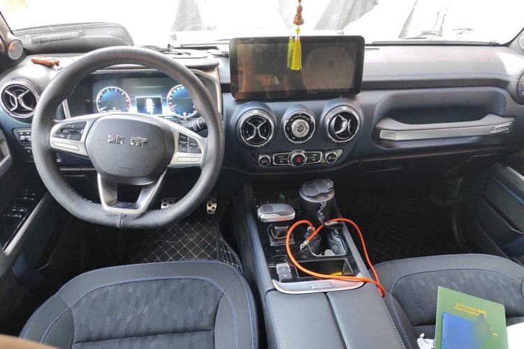 Used BAIC Off-Road BJ40 2022 2.0T Automatic Four-Wheel Drive Business Edition Center Console