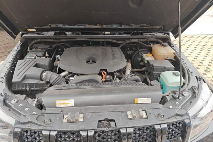 Used BAIC Off-Road BJ40 2022 2.0T Automatic Four-Wheel Drive Business Edition Engine Bay